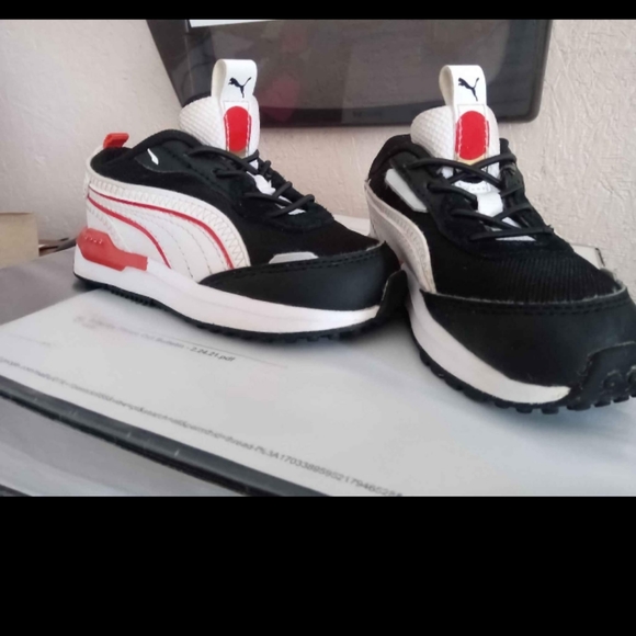 Toddler boys Puma shoes size 10 - Picture 1 of 1